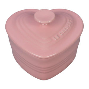 le-creuset-pink-heart